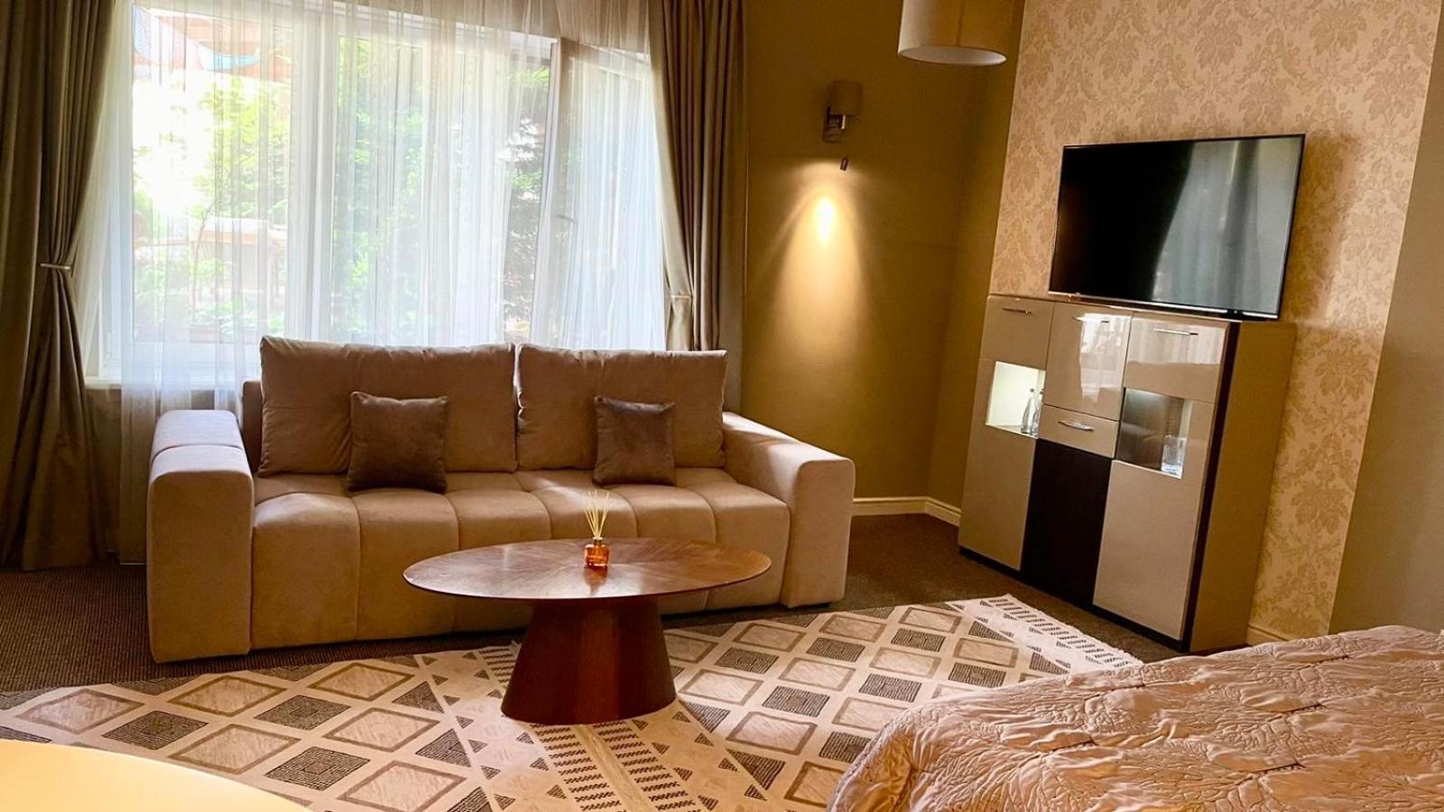 Villa-Sofia Mini-hotel Odessa Esterno foto